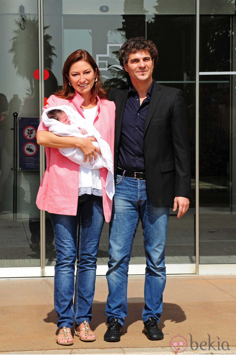 Montserrat Martí y Daniel Faidella presentan a su hija Daniela