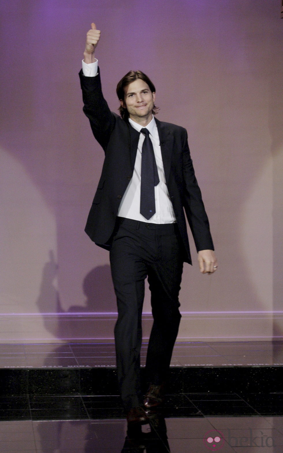 Ashton Kutcher será uno de los presentadores de los Premios Emmy 2011