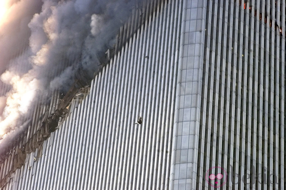 11-S: personas lanzándose al vacío tras el choque de los aviones contra las Torres Gemelas