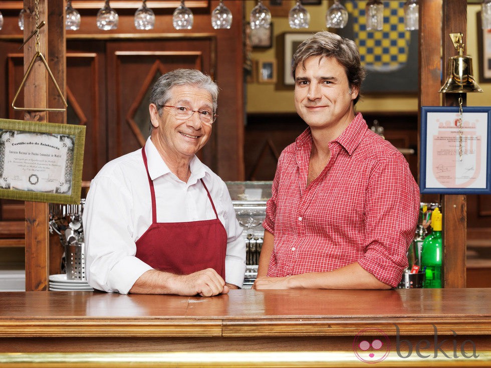 Alberto San Juan y Joan Pera en la serie 'Cheers'