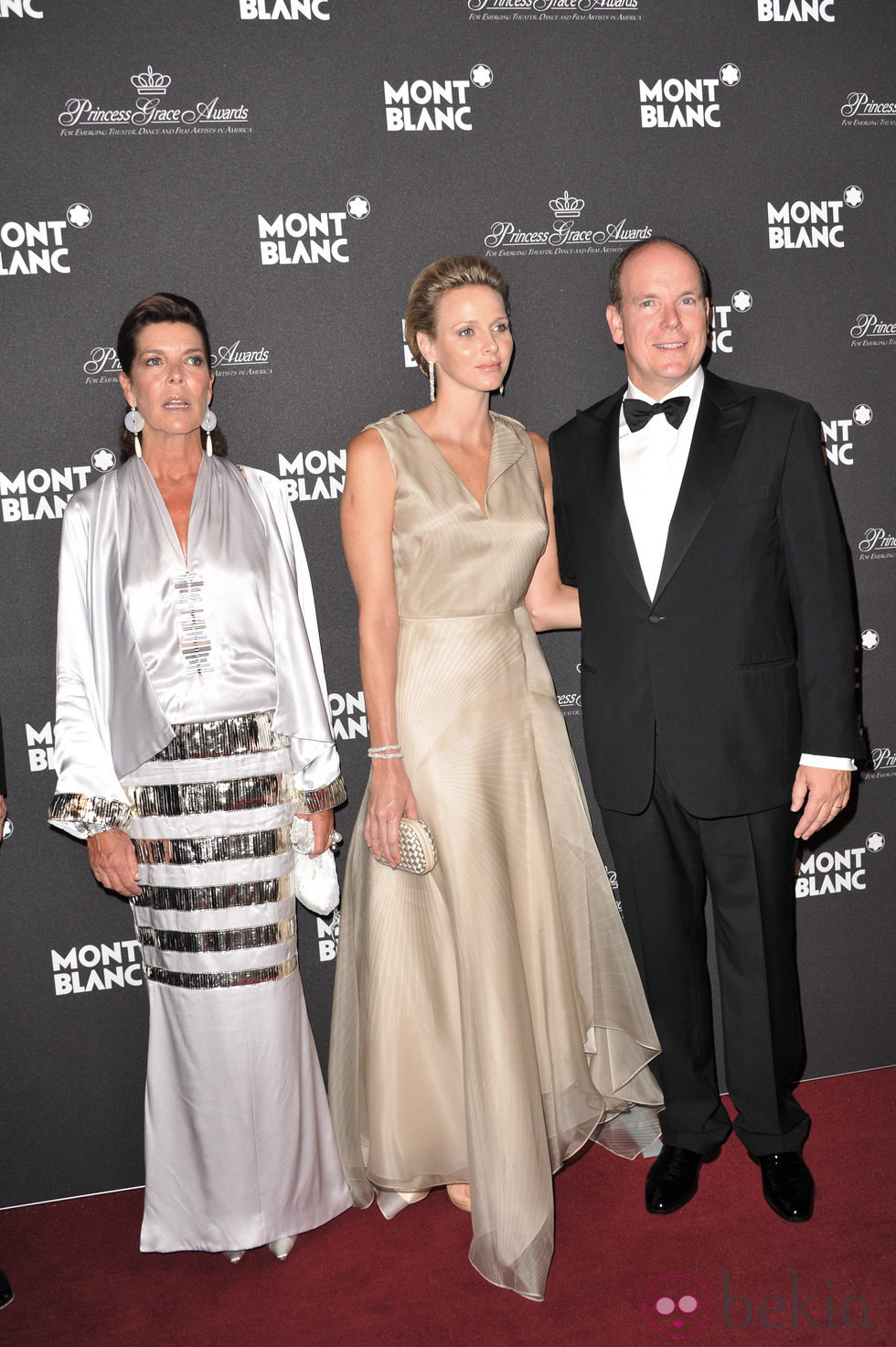Los Príncipes Alberto y Charlene junto a la Princesa Carolina en la gala Montblanc celebrada en Mónaco