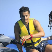 Paz Vega y Orson Salazar en una moto acuática en Ibiza