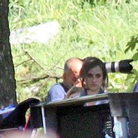 Penélope Cruz, muy concentrada en el set de rodaje de 'Venuto Al Mondo'