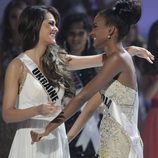 Miss Angola Leila Lopes y Miss Ucrania Olesia Stefanko, finalistas de Miss Universo 2011