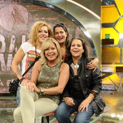Sofía Cristo, Bárbara Rey, Aída Nizar y su madre Mari Ángeles Delgado en la presentación de 'Acorralados'