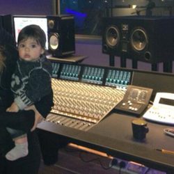 Shakira y Milan Piqué en un estudio de grabación en Londres
