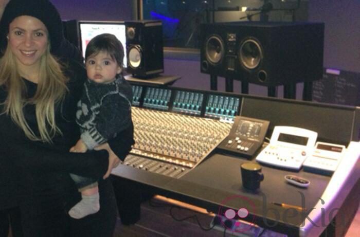 Shakira y Milan Piqué en un estudio de grabación en Londres