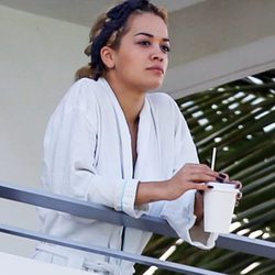 Rita Ora se recupera en su hotel de un golpe de calor