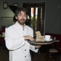 Alberto Amarilla, camarero benéfico por unas horas para Oxfam Intermón