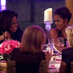 Michelle Obama y Oprah Winfrey en la cena en honor a los premiados con las Medallas de la Libertad