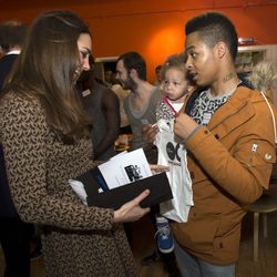 Kate Middleton recibe un regalo para el Príncipe Jorge