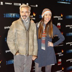 Imanol Arias e Irene Meritxell en el estreno de '3 bodas de más' en la Madrid Premiere Week 2013