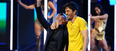 Enrique Iglesias y Pitbull en los Grammy Latinos 2013