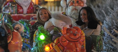 Tamara Ecclestone junto a Petra Ecclestone y su hija Lavinia en 'Winter Wonderland'
