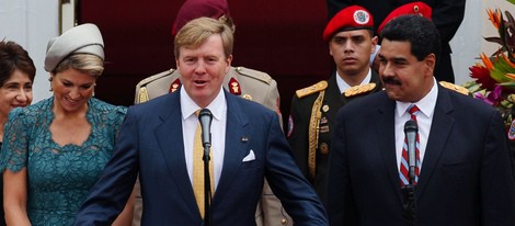 Guillermo y Máxima de Holanda con el presidente de Venezuela Nicolás Maduro