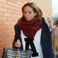 Gloria Camila entrando en la cárcel para visitar a su hermano José Fernando