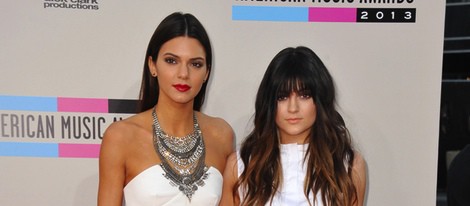 Kendall y Kylie Jenner en los American Music Awards 2013