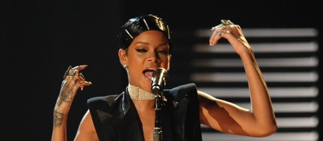 Rihanna durante su actuación en los American Music Awards 2013
