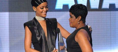 Rihanna con su madre Monica Braithwaite en los American Music Awards 2013