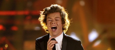 Harry Styles durante la actuación de One Direction en los American Music Awards 2013