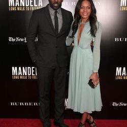 Idris Elba y Naomie Harris en la proyección de 'Nelson Mandela, del mito al hombre' en Nueva York