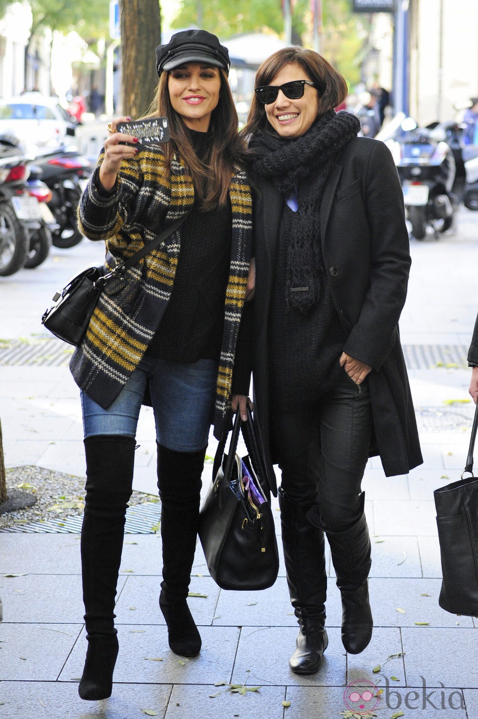 Paula Echevarría y Toni Acosta de paseo por Madrid