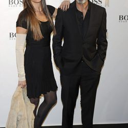 Imanol Arias e Irene Meritxell en el 15 aniversario de la fragancia 'Boss Bottle' en Madrid