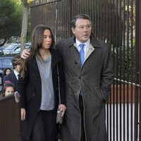José María Michavila y su hija mayor en el funeral de Irene Vázquez