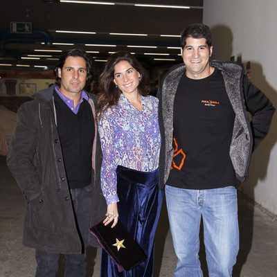Fran Rivera y Lourdes Montes con Julián Contreras en el Rastrillo 2013