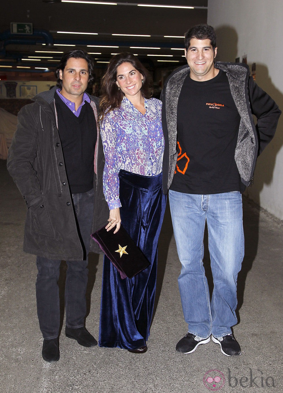 Fran Rivera y Lourdes Montes con Julián Contreras en el Rastrillo 2013