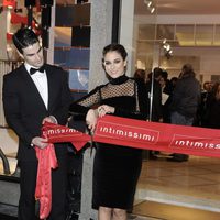 Blanca Suárez corta la cinta inaugural de una tienda en Madrid