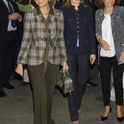 La Reina Sofía y la Princesa Letizia en el Rastrillo Nuevo Futuro 2013