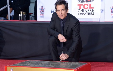 Ben Stiller plasma sus huellas en el Teatro Chino de Los Angeles