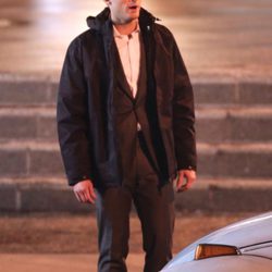 Jamie Dornan abrigado en el set de rodaje de 'Cincuenta sombras de Grey'