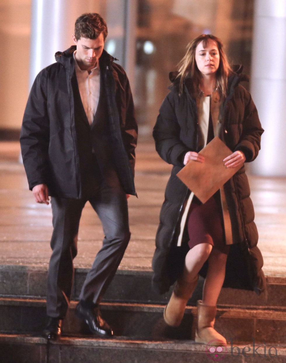 Jamie Dornan y Dakota Johnson muy abrigados en el rodaje de 'Cincuenta sombras de Grey'