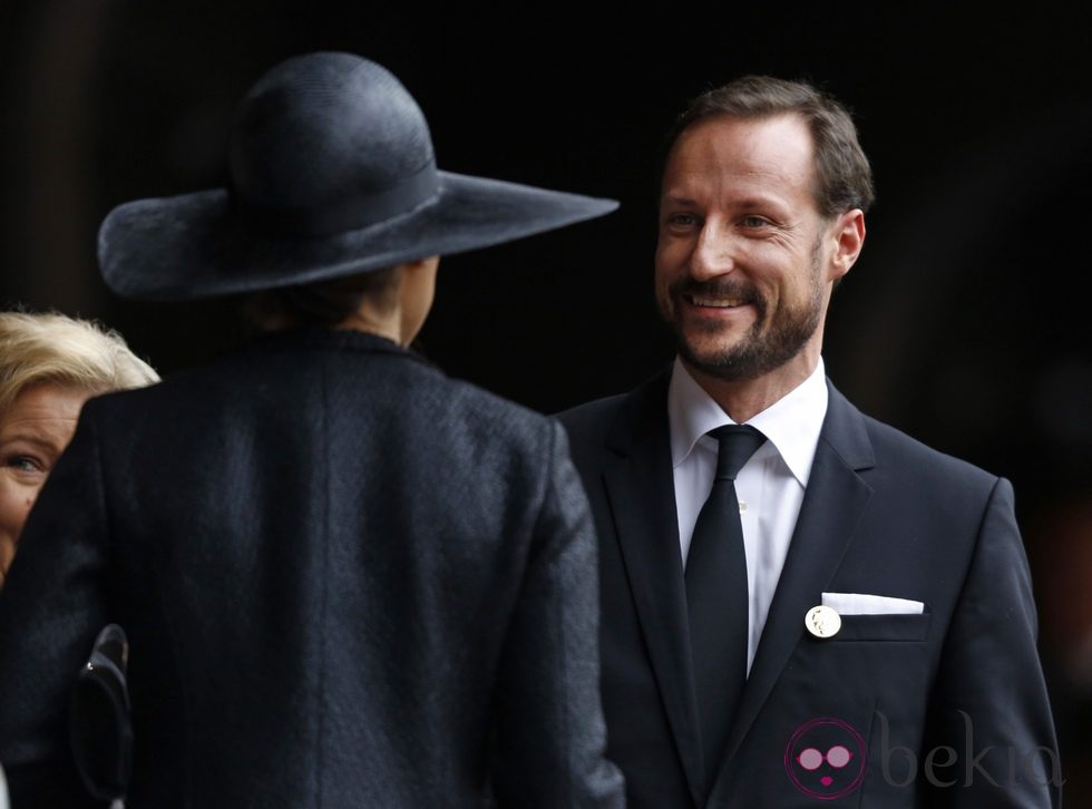Victoria de Suecia y Haakon de Noruega en el funeral de Nelson Mandela