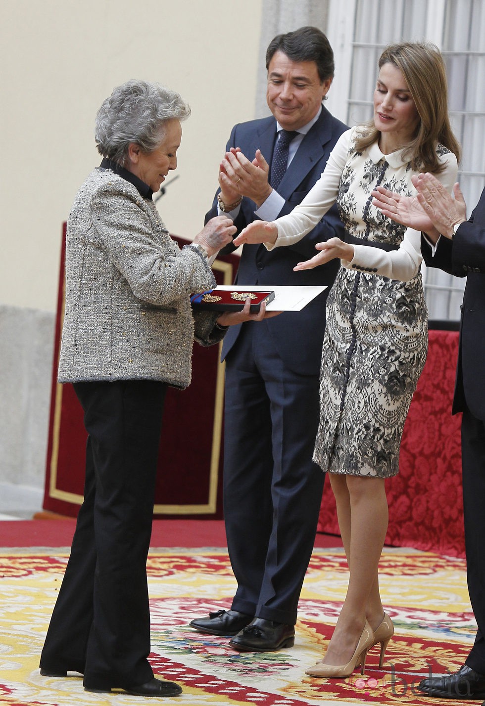 La Princesa Letizia entrega a Amparo Baró la Medalla de Oro al Mérito en las Bellas Artes 2012