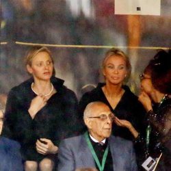 Charlene de Mónaco y Corinna zu Sayn-Wittgenstein en el funeral de Nelson Mandela