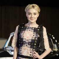 Dakota Fanning en el desfile de la colección 'Métiers d'Art' de Chanel en Dallas