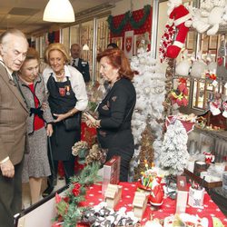 La Infanta Margarita y Carlos Zurita inauguran un mercadillo navideño benéfico en Madrid