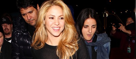 Shakira luce transparencias en el aeropuerto de Los Angeles