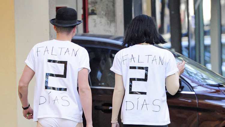 Bimba Bosé y Charlie Centa en ropa interior por Madrid