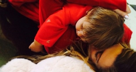 Kourtney Kardashian durmiendo con su hijo Mason el día de Navidad