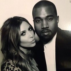 Kim Kardashian y Kanye West en la fiesta de Nochebuena de Kris Jenner