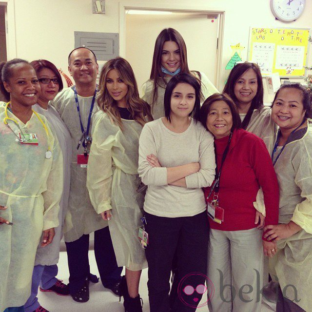 Kim Kardashian y Kendall Jenner de visita en el hospital