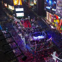 Panorámica de Times Square durante la noche de fin de año de 2013