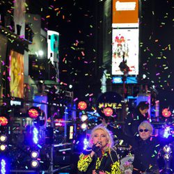 Deborah Harry durante su actuación en fin de año desde Times Square