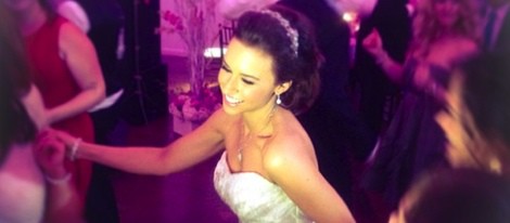 Lacey Chabert bailando el día de su boda