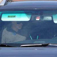 Charlize Theron y Sean Penn en un vehículo por las calles de Los Angeles