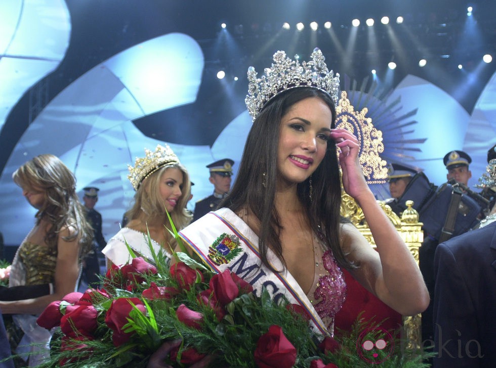 Mónica Spears tras ser coronada Miss Venezuela 2004